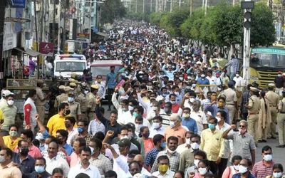 Police prevent NGO leaders, employees from attending ‘Chalo Vijayawada’