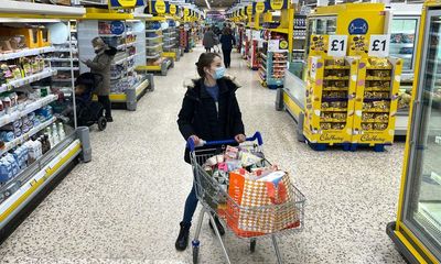 UK interest rate rise predicted as cost of living crisis deepens