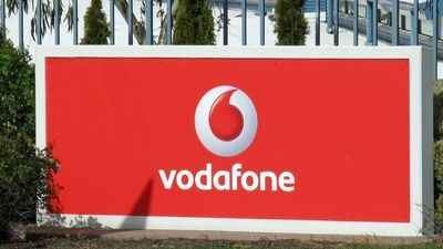 Former Canberra Vodafone shop owner Mohit Arora avoids jail after allowing his customers to be defrauded