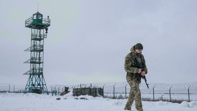 France, US coordinate response to Ukraine crisis as Macron mulls Russia visit