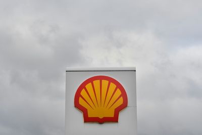 Shell swings into huge profit as oil price recovers