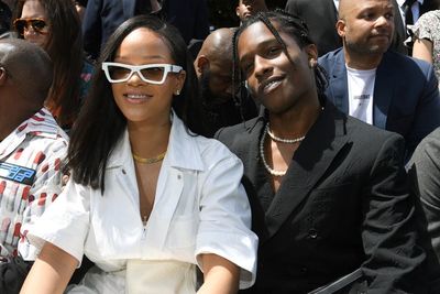 Rihanna posts first pregnancy picture on social media and fans are in awe