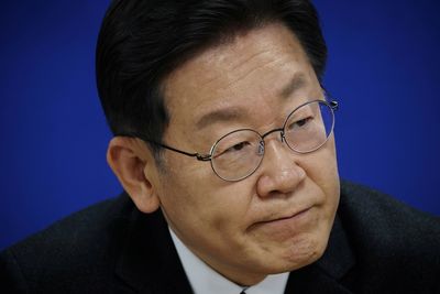 S.Korean voters hold noses as rivals land low blows in 'unlikeable' election