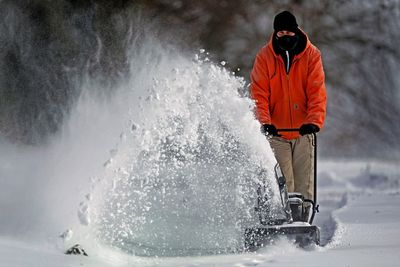 Winter storm packing snow and freezing rain moves across US