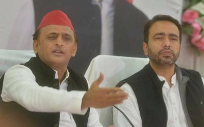 Akhilesh takes on U.P. CM on law and order