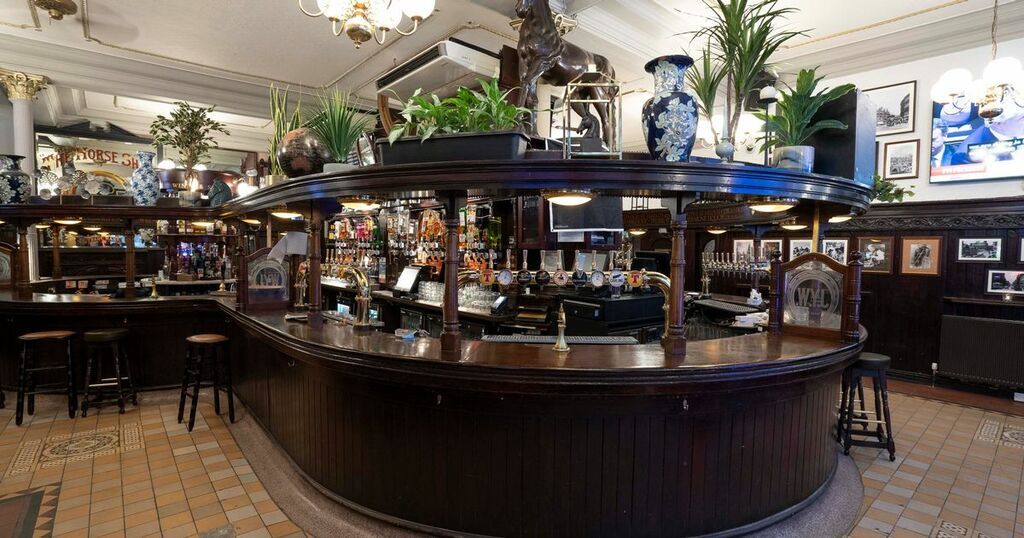 Glasgow's Horseshoe Bar reopens after refurb see…