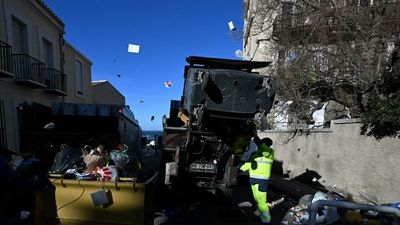 Garbage collector strike in Marseille ends with wage increase deal