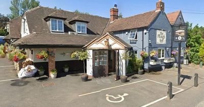 Pub owner delivers sarcastic response to diner who complained about 'useless' service