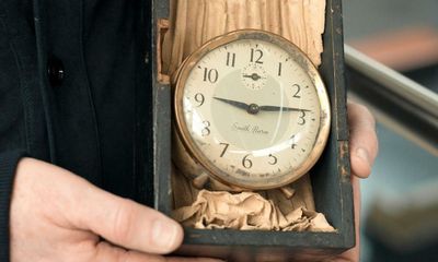 Family of Aberfan rescuer give stopped clock to Welsh museum