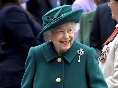 Queen Elizabeth II refuses to eat foods with certain shapes, here's why