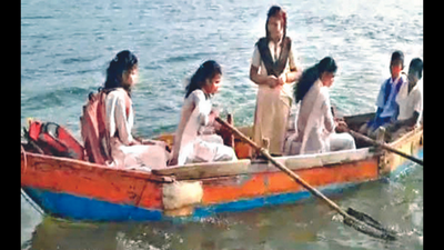 Maharashtra: Admin to help students who have to row across Koyna backwaters daily