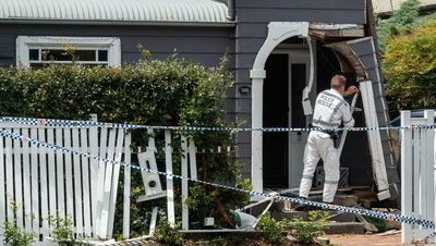 No injuries after car smashes into Beaumont Street house