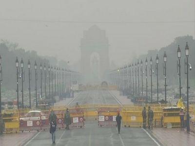 Delhi receives light rain, AQI continues to remain in 'very poor' category
