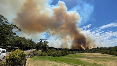 Residents flee flames, fear for homes, as southern WA bushfire emergency worsens
