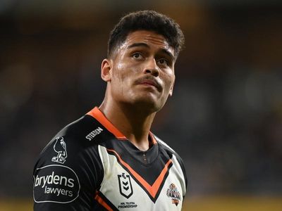 Tigers' Blore suffers suspected ACL tear