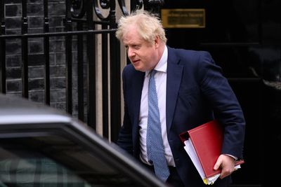 Minister attempts to claim resignation of four advisers shows Boris Johnson is ‘taking charge’