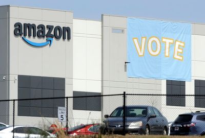 Amazon workers try new tactics to unionize in Alabama