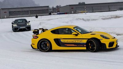 Porsche 718 Cayman GT4 RS Runs On Biofuel While Tackling Ice Track