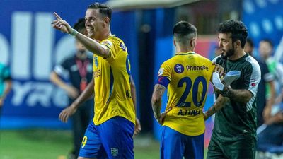 ISL: 10-man Kerala ride on Alvaro Vazquez stunner to down NEUFC