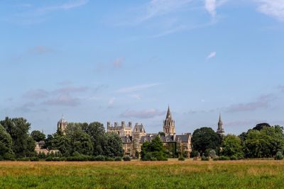 Dean of Oxford college agrees to step down after mediation process