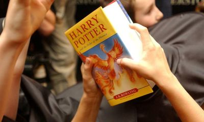 Tennessee pastor leads burning of Harry Potter and Twilight novels