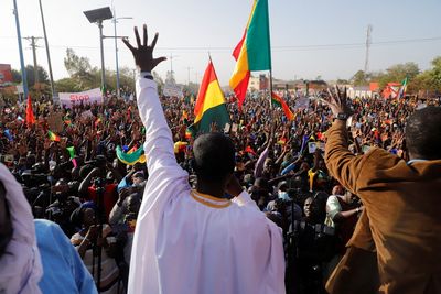 Thousands take to the streets of Bamako in anti-French protest