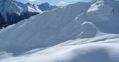Five people killed in avalanche at Austrian ski resort