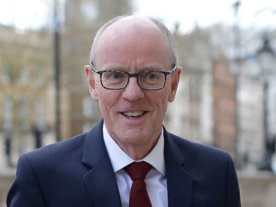 Ex-minister Nick Gibb calls for Boris Johnson to resign and submits no-confidence letter