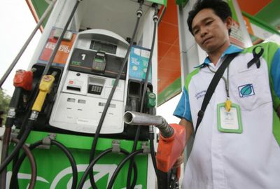 Analysts back cut in oil excise tax