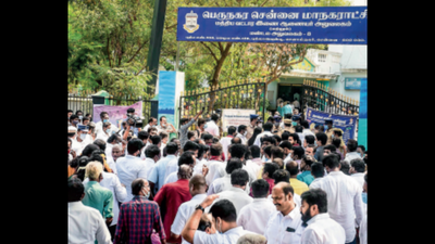 Big Parties go for for heavyweights, small outfits pick youth