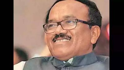 If I win polls, you quit: Ex-Goa CM Laxmikant Parsekar to Devendra Fadnavis