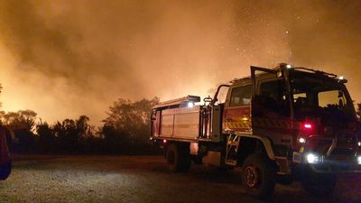 Residents on edge, homes feared lost as bushfire ravages WA's south coast