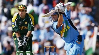 On the eve of India's 1000th ODI, Sachin Tendulkar speaks up for bowlers