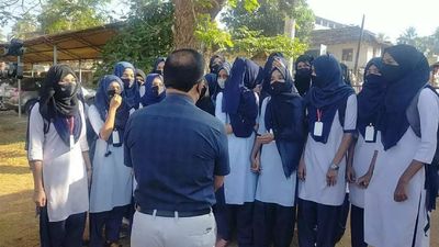 Karnataka: Some experts back uniform code, others support students