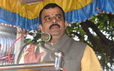 Let hijab supporters fight for entry of Muslim women into masjids: Karnataka Minister