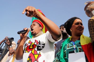 Thousands in Mali celebrate expulsion of French ambassador