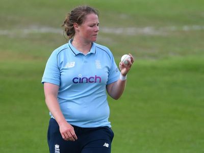 Anya Shrubsole urges England to keep fighting in Women’s Ashes