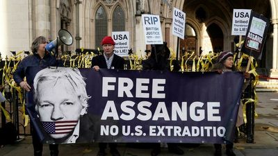 French parliament votes against handing asylum to Wikileaks founder Assange