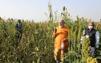 Centre to make small farmers strong market forces by forming farmer producer organisations: PM Modi