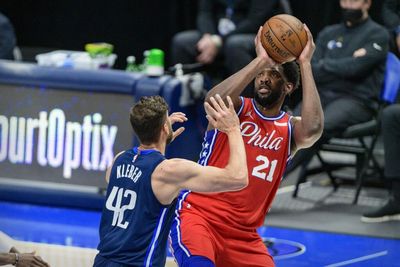 The 76ers and Mavericks got so bored during a game delay they decided to play tic-tac-toe