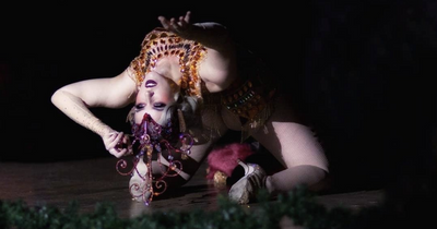 Meet the Australian showgirl teaching the art of burlesque to Glaswegians