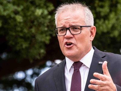 PM says he couldn't care less about texts