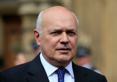 Iain Duncan Smith warns cabinet ministers to ‘temper ambition’ against Boris Johnson