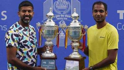 Rohan Bopanna-Ramkumar Ramanathan lift Tata Open trophy