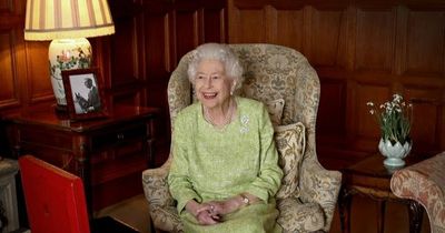 Poignant images show Queen working on official papers after passing historic milestone