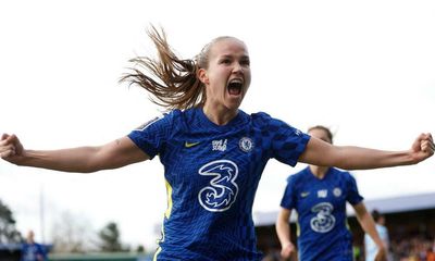 Chelsea close gap at top of WSL after Guro Reiten sees off Manchester City