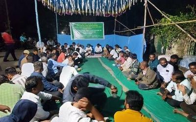 Dharna against private market enters fourth day