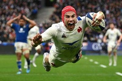 France 37-10 Italy: Gabin Villiere scores hat-trick as Six Nations favourites open with bonus-point win