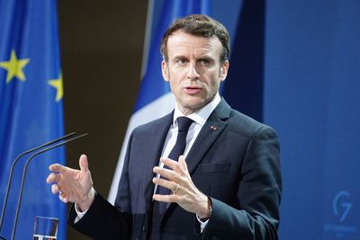 France's Macron flies to Moscow in bid to ease Ukraine tensions