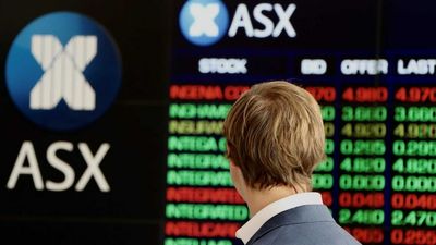 Banks weigh on ASX 200 as ANZ outlook disappoints, travel stocks jump on border reopening news